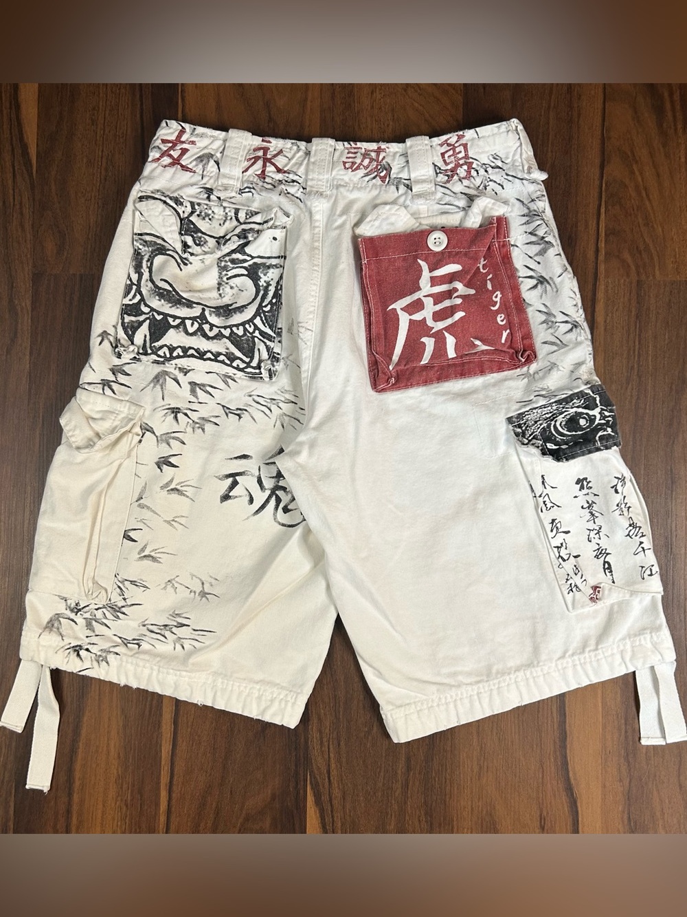 White minute mirth Graphic Cargo Shorts with Red Pocket Accent